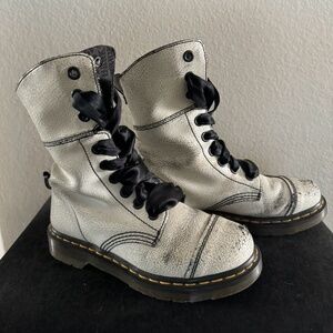 Dr. Martens Aimilita Boots Cracked White Distressed Cristal US